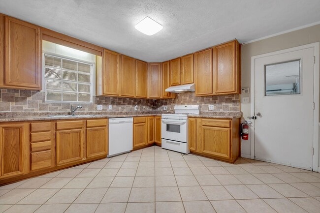 Building Photo - 2507 Waldemar Ln