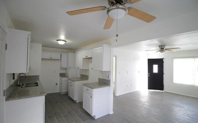 Building Photo - 1625 Sunrise Rd