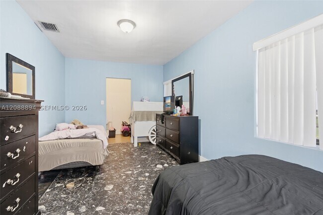 Building Photo - 500 NW 124th St