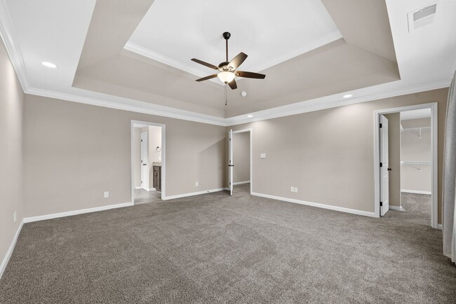 Building Photo - Pet Friendly Four Bedroom with Bonus!