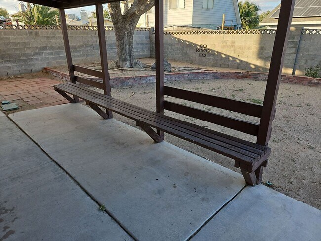 Building Photo - Spacious 4-Bedroom Home with Large Backyard & Covered Patio!