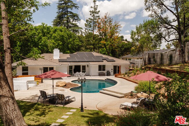 Building Photo - 15514 Del Gado Dr