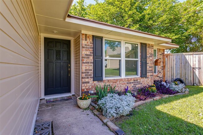 Building Photo - 1106 Lockridge-