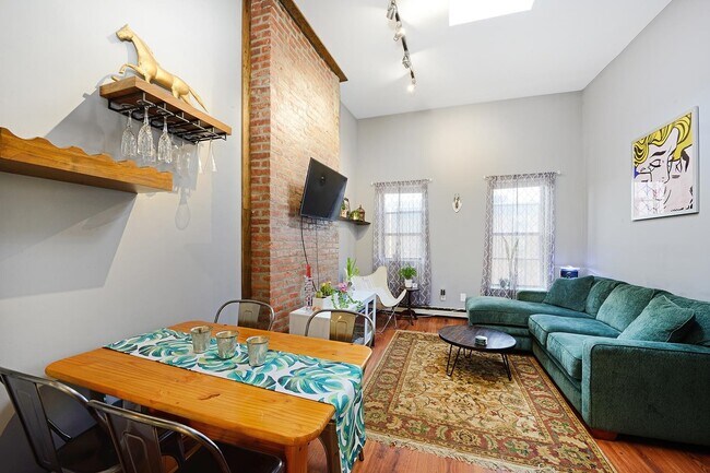 Building Photo - 203 Madison St