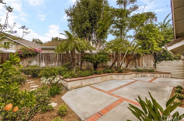 Building Photo - 12 Foxglen