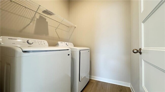 Building Photo - 5401 Bancroft Ln