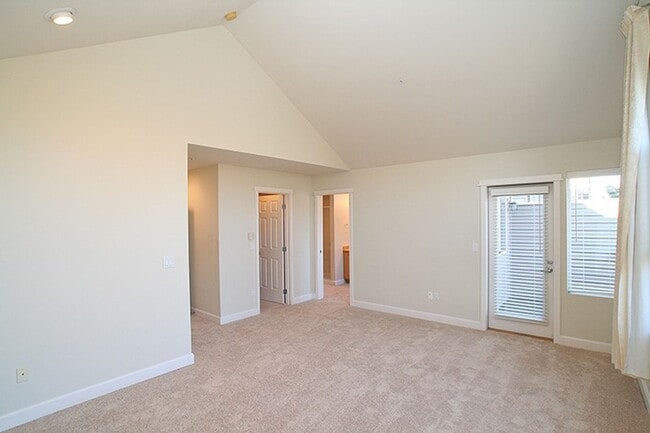 Building Photo - 2bd/2.5ba Kirkland Townhome