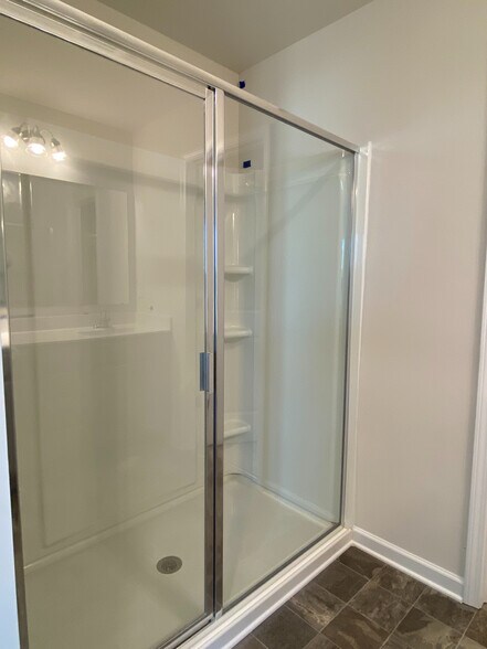 Building Photo - Room in House on Maylen Trace