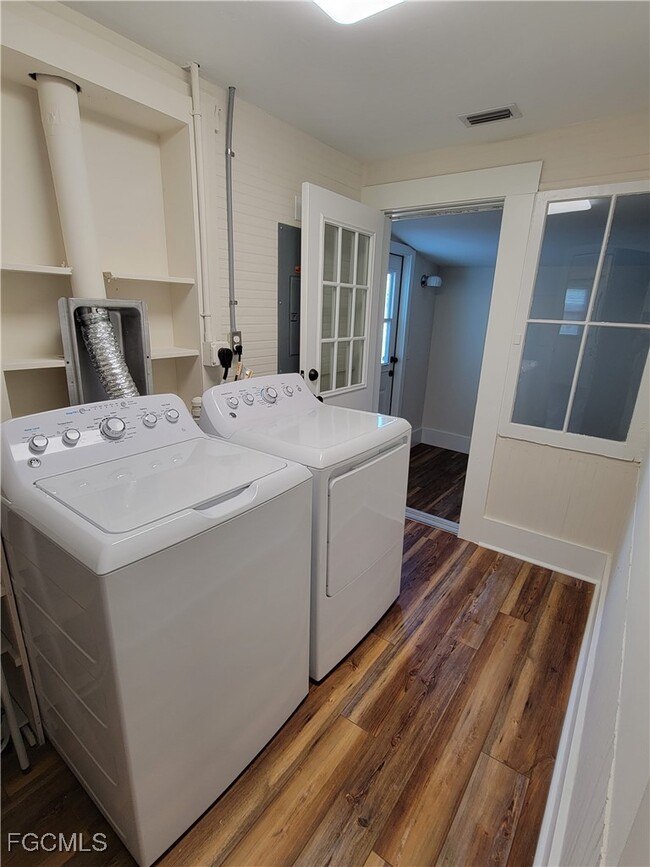 Building Photo - 1603 Woodford Ave