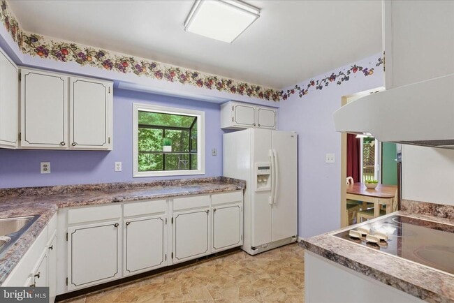 Building Photo - 45320 Barefoot Dr