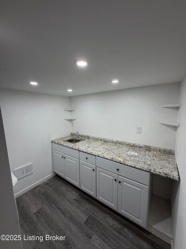 Building Photo - 5414 Bungalow Dr