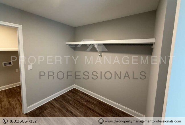 Building Photo - 563 Patrick Farms Dr