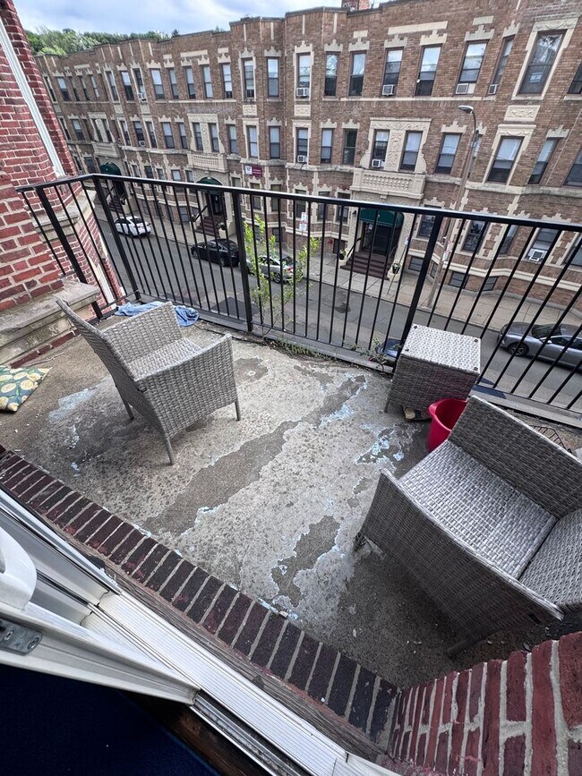 Building Photo - 172 Kelton St