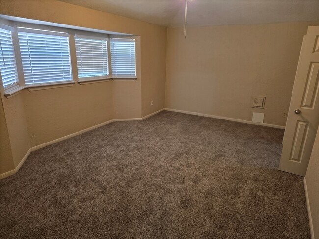 Building Photo - 12902 Skymeadow Dr
