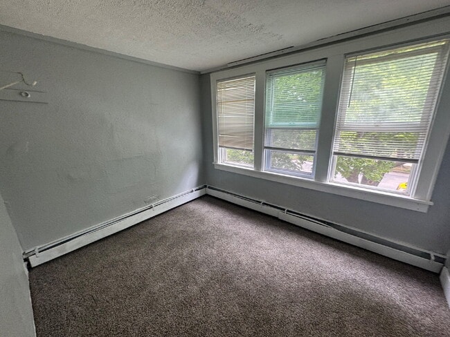 Building Photo - Spacious 3-Bedroom upper unit on Park Ave S – 1200 Sq Ft of Comfort in Minneapolis, Section 8 Wel...