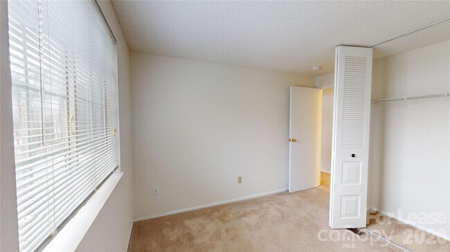 Building Photo - 1211 Scaleybark Rd