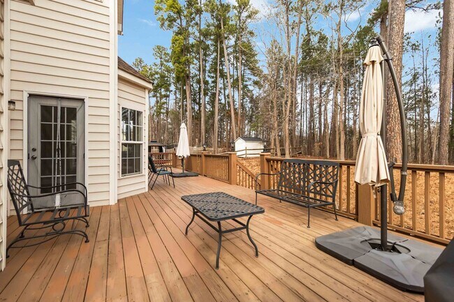 Building Photo - Beautiful Home just minutes from Mountain Island lake