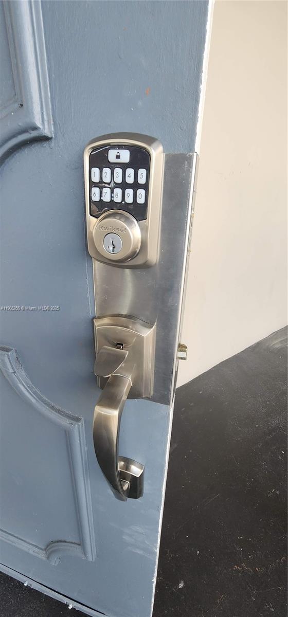 Building Photo - 8040 N Colony Cir