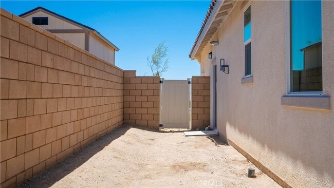 Building Photo - 13925 Mesa View Dr
