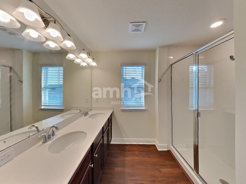 Building Photo - 20371 Calla Lily Dr