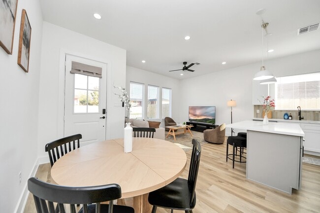 Building Photo - 3909 Maggie St