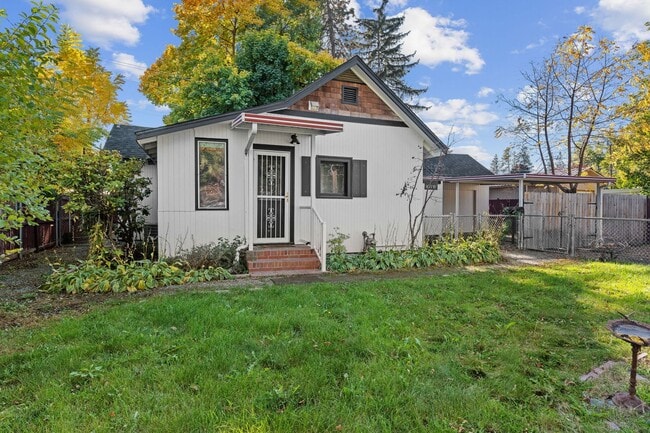 Building Photo - Meticulously UpdatedComstock Rancher!