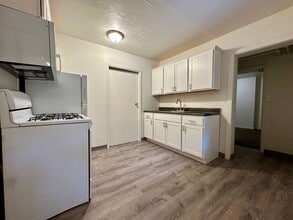 Building Photo - Super Spacious Three Bedroom on Bates Street! Deck & Patio! Washer & Dryer Included! Call Today!