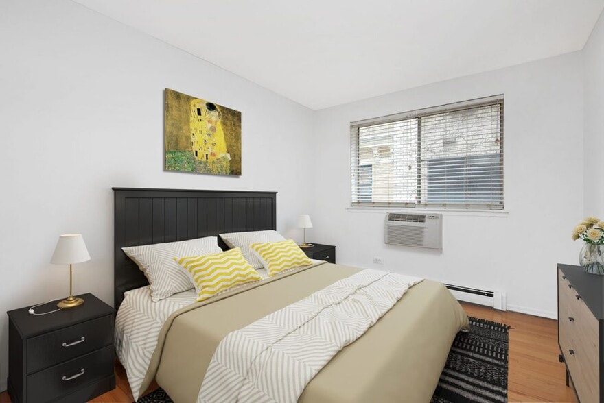 1-BR/1BA Bedroom - 537 W. Melrose