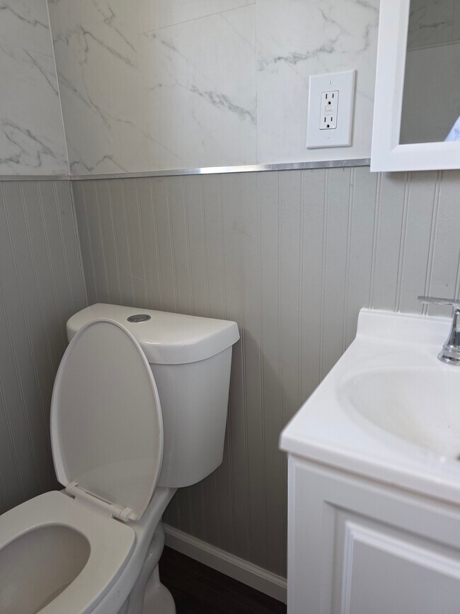 bathroom - 5421 Bermuda Dr