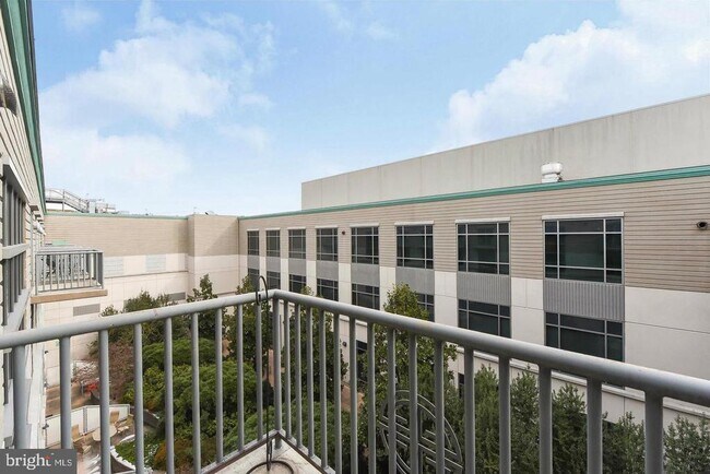 Building Photo - 777 7th St NW