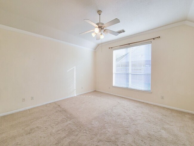 Building Photo - Fantastic looking 4 bedroom and 2 bathroom home in a great neighborhood nestled in the heart of S...