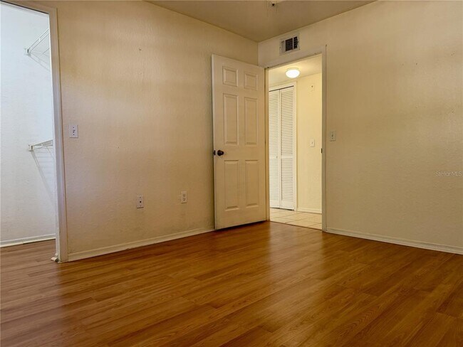 Building Photo - 13839 Fairway Island Dr