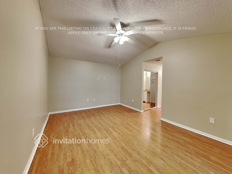 Building Photo - 10025 SW 139th Pl