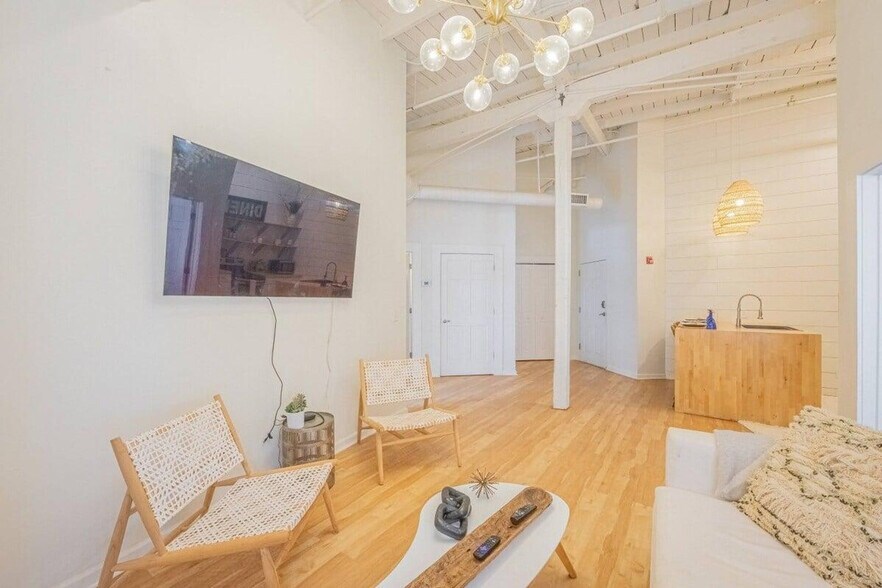 Building Photo - 269 N Hull St