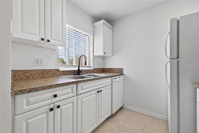 Building Photo - 3206 W Azeele St