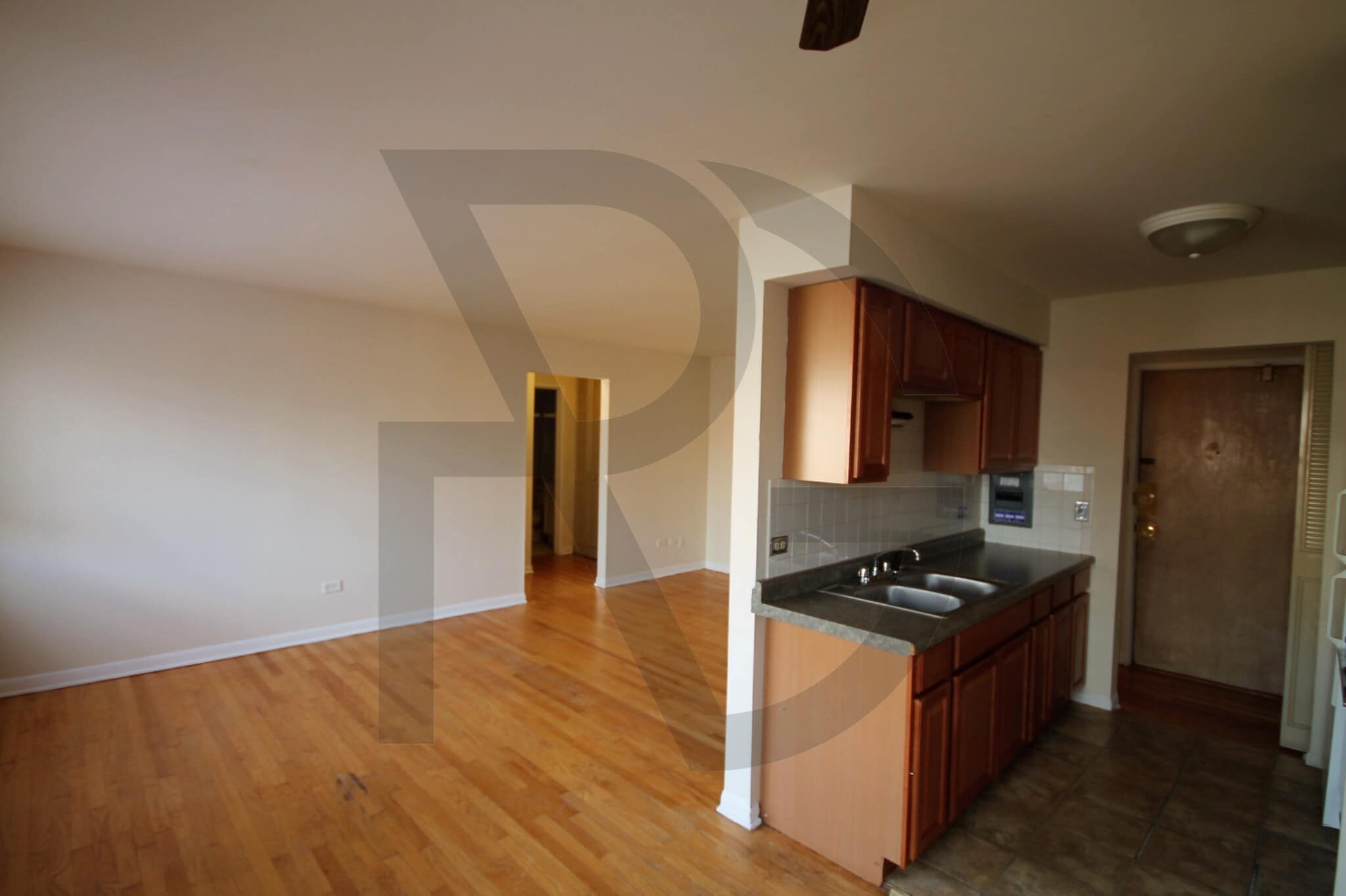 Building Photo - 502 W Briar Pl