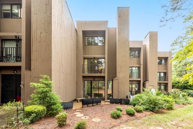 Building Photo - 110 Harrops Glen
