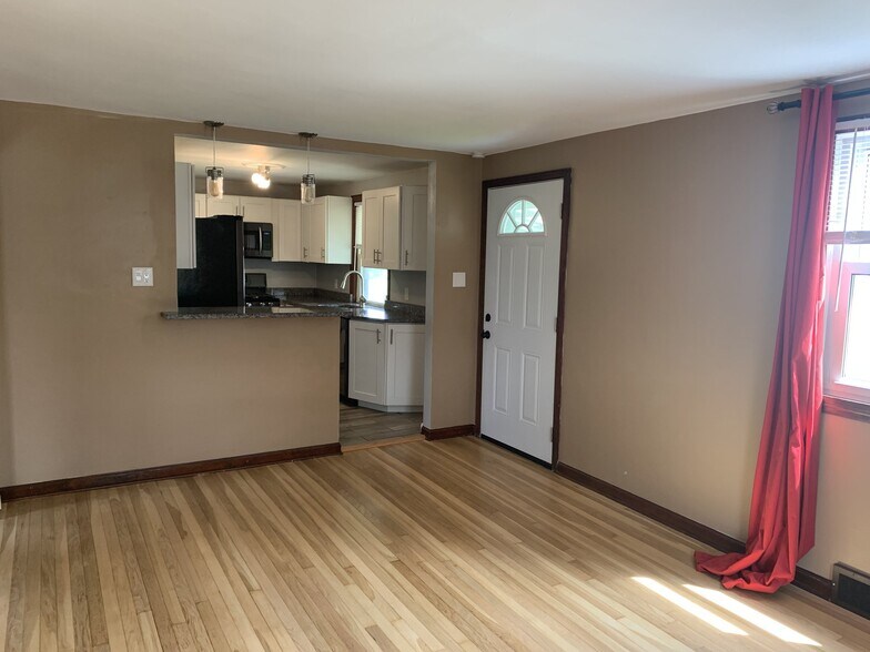 Building Photo - 5 Helen St