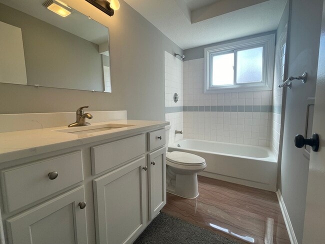 Building Photo - Rochester 3-Bedroom, 1.5 Baths, Entertainm...