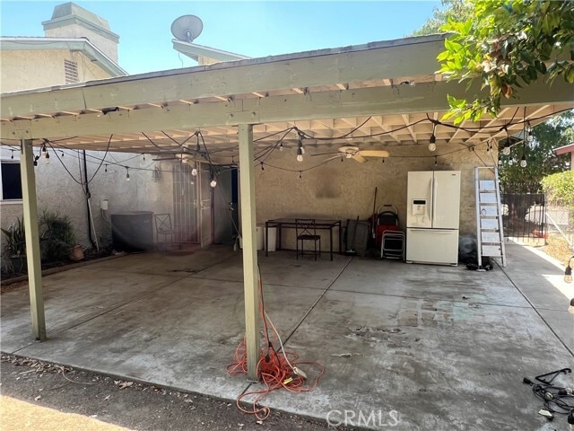 Building Photo - 946 W Woodcrest St