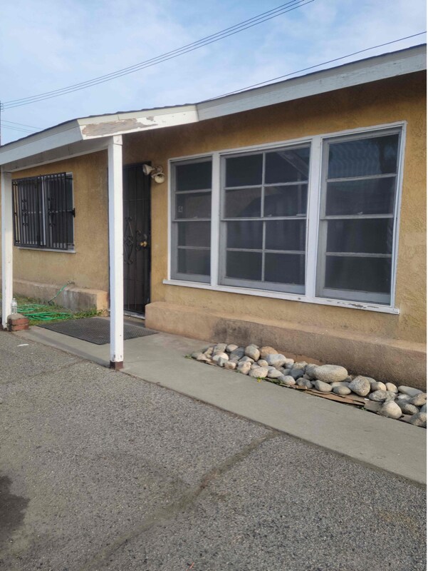 Building Photo - 4915 Stewart Ave