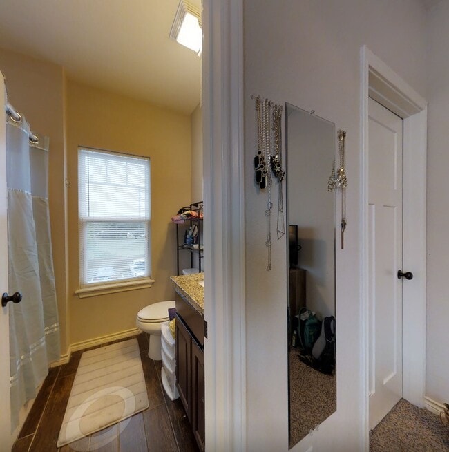 Building Photo - 1112 Oney Hervey Dr