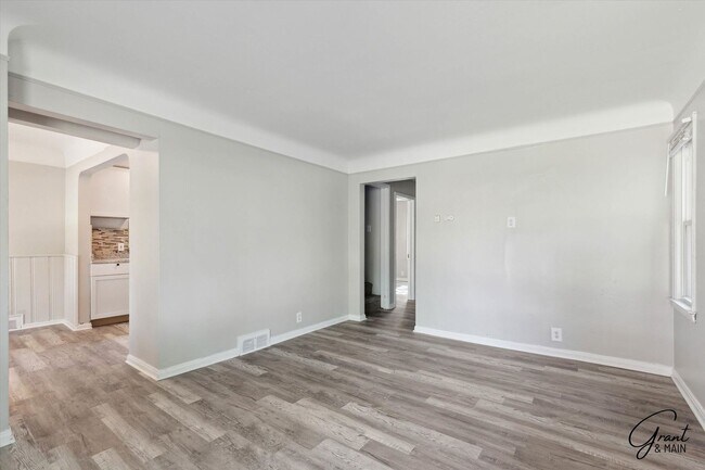 Building Photo - $1300 3 bedroom bungalow