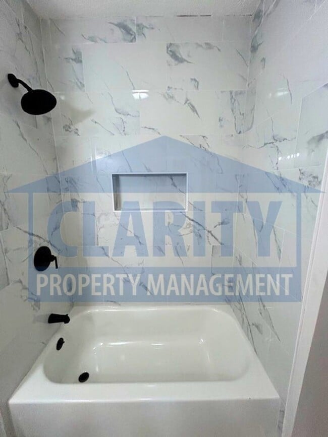 Building Photo - Beautifully Remodeled 3 Bedroom / 2 Bath Home in Chattanooga