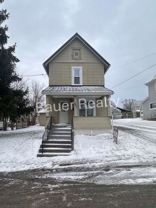 Building Photo - 2 Bedroom Home