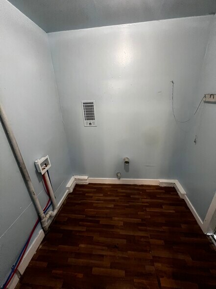 Building Photo - 3155 Shirley Dr