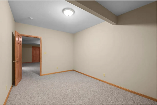 Building Photo - 2104 E Lucille Ln