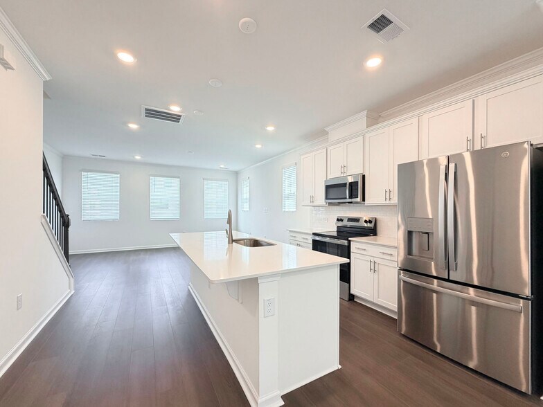 Building Photo - 3611 Elm Grove Ln