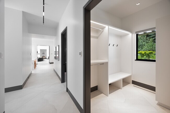 Building Photo - 1411 Crystal Lake Rd