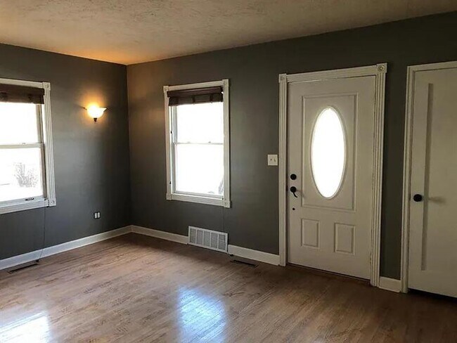 Building Photo - BIG HOUSE